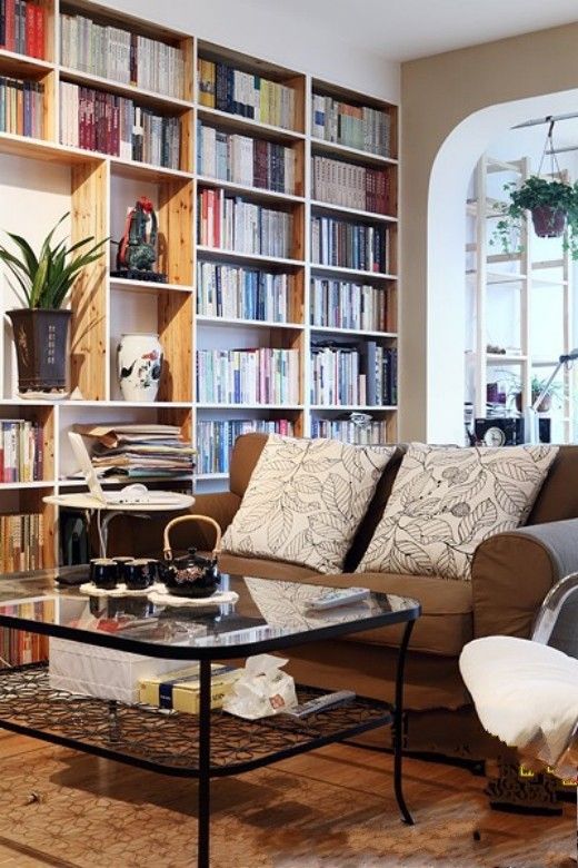 突破传统设计 爱好读书者巧将客厅书房合并