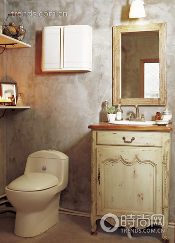 美国的柜子、印度的镜子，放在中国乡村的浴室里，怎么如此和谐有韵味呢！