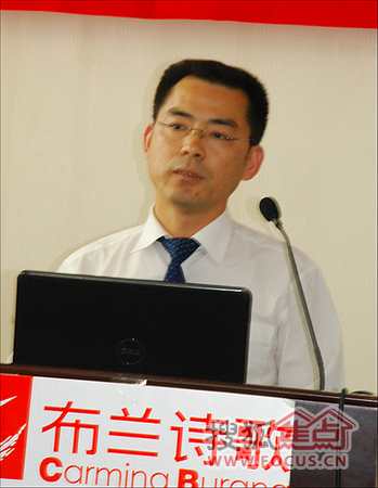 胜辉木业营销总监于之航介绍2011布兰诗歌专卖店政策