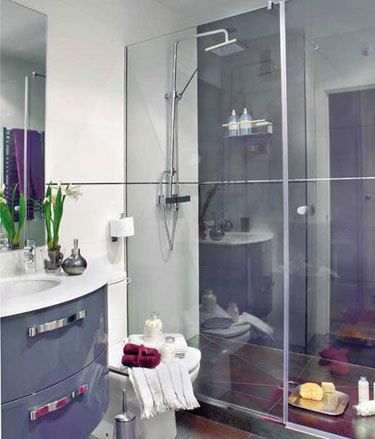 卫浴间仍以灰白两色色作为空间基调