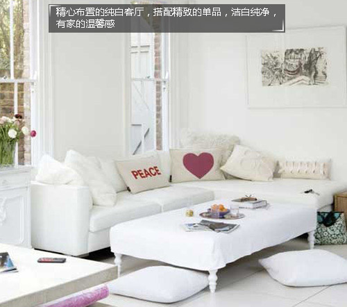 白色的客厅几款不同风格的靠垫注入了红的紫的等其他色调