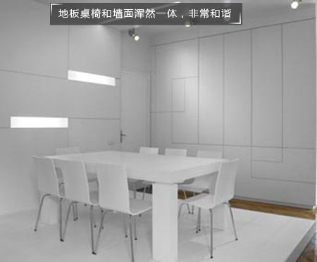 整个空间就是浑然一体的白色桌椅地板和墙面融合在一起