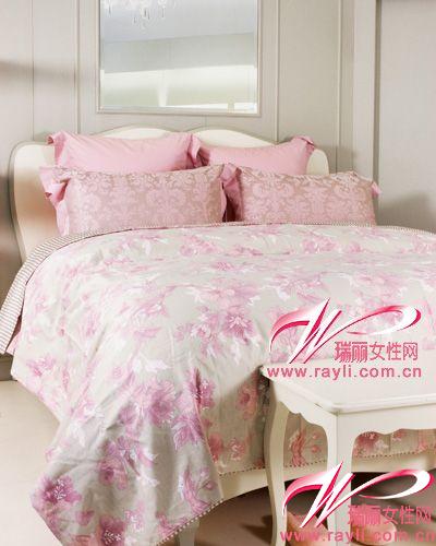 粉色花朵床品