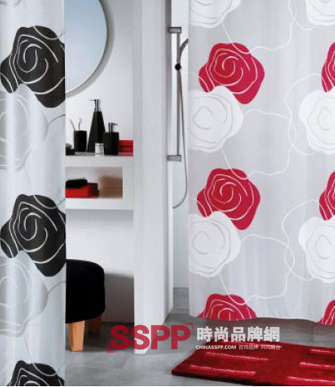 韩国spirella设计的卫浴窗帘布艺带来的缤纷色彩可以给卫生间带来不同的效果，有的色彩调配能使身心共同得到解放，恢复精神，而有的色彩调配又可以将主人的个性展现无遗。