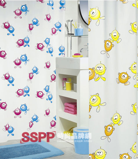 韩国spirella设计的卫浴窗帘布艺带来的缤纷色彩可以给卫生间带来不同的效果，有的色彩调配能使身心共同得到解放，恢复精神，而有的色彩调配又可以将主人的个性展现无遗。