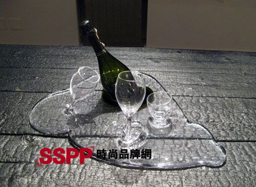 Ruinart限量版香槟冰桶和香槟酒杯