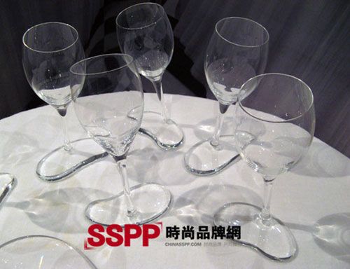 Ruinart限量版香槟冰桶和香槟酒杯