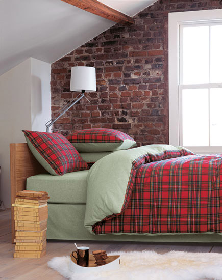 　　舒适典雅的芬芳床品，为你在寒冷的季节里营造一个温暖清新的惬意卧室。