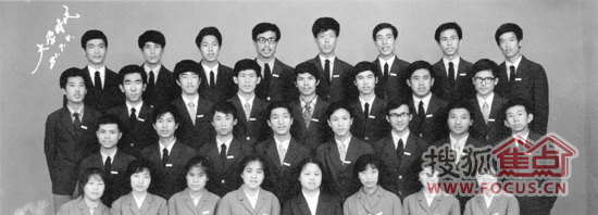 1981年大学时代（上左一）