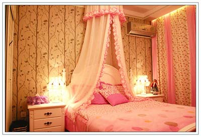 粉色调让孩子的房间很温馨