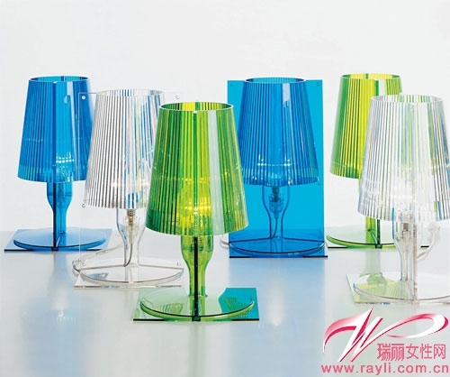 Kartell 缤纷透明的彩色桌灯