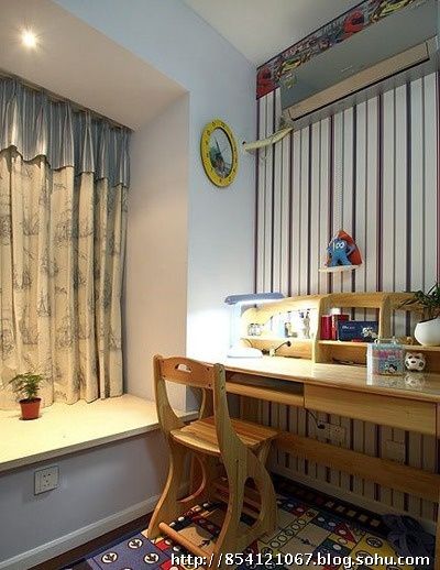 儿童房的色彩相对比较丰富些并且家具的材质选择都很重要