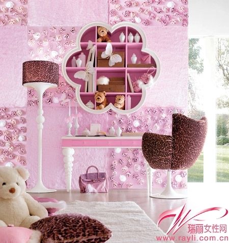 粉色＋豹纹＋花朵点缀营造甜蜜可爱空间