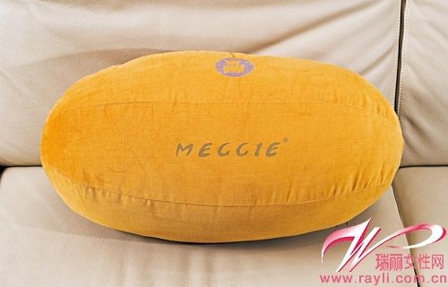  MEGGIE 橘色橄榄形抱枕