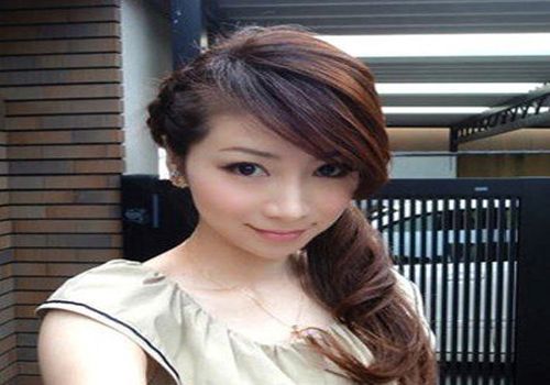 今年43岁的水谷雅子有一个19岁女儿，不过她的外表却看不出她的实际年龄，在网友们惊讶她的不老传奇