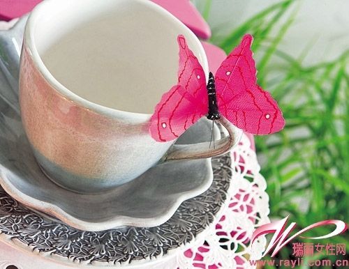 蝴蝶装饰茶杯