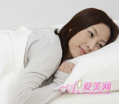 睡眠“欠债”危害大 多数人主动限制睡眠时间 