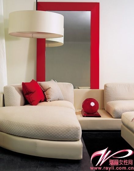 10%的红点缀轻盈低调品质客厅
