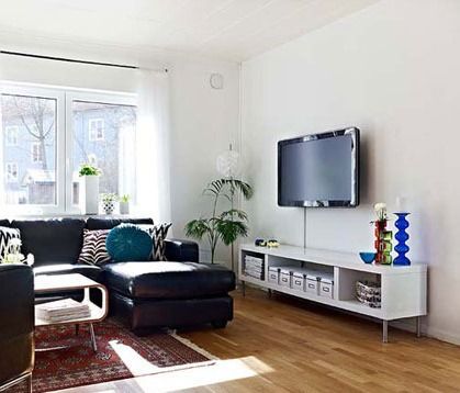 客厅整体简洁明快，干净的空间布置给人更大的活动空间