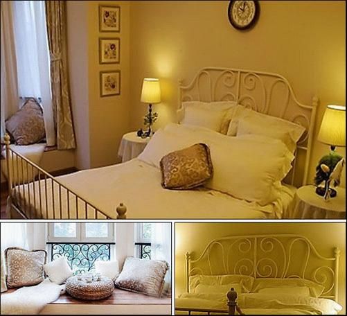 简单素雅的卧室整体色调应该很淡雅，可以与各种花草图案的织物相搭配，室内装饰也不宜过多，可以加入一些自然生动的元素，视觉上呈现出温馨柔和的特点
