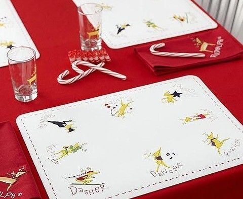 桌面上却可以选择一些白色的餐垫或餐巾搭配，让红色的节日中拥有白色的浪漫感觉