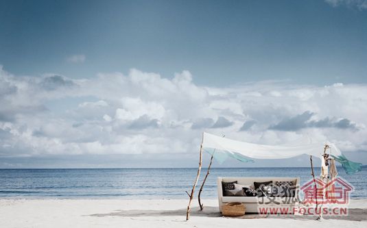 浅色地板与靛蓝色家居 让家也有海风的味道(组图) 