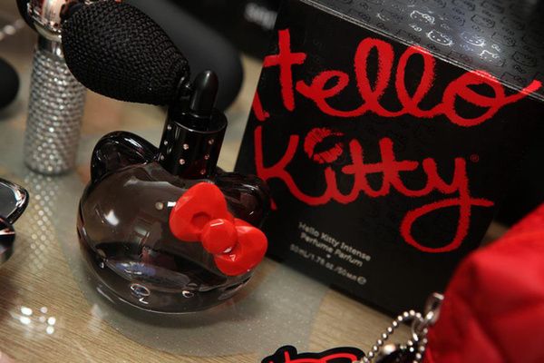 让粉丝惊声尖叫 超梦幻Hello Kitty主题套房 