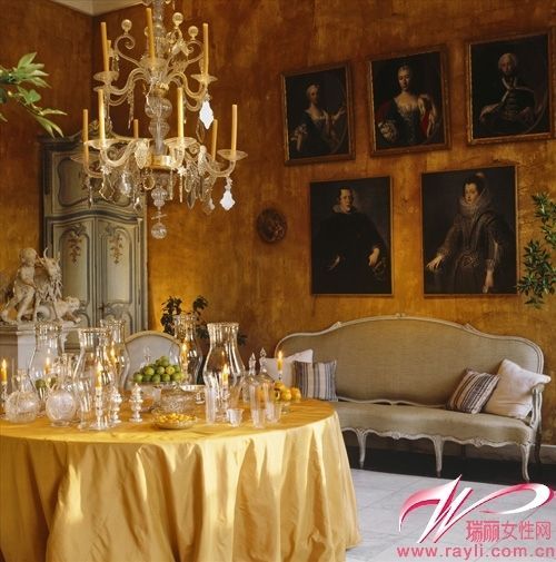 金色餐桌带来极致华丽感