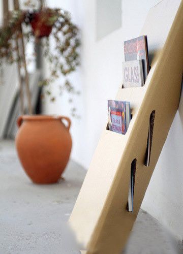 使这个简易杂志架能够随时倚靠在墙边或者家具旁，方便实用也不乏美观