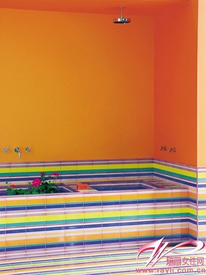 彩虹色瓷砖拼贴卫浴间