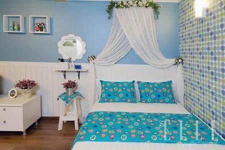 卧室的扮靓可不仅仅是添置些家具那么简单哦，在灯光、色调、床品、地毯、窗帘、香熏等方面稍稍做些调整