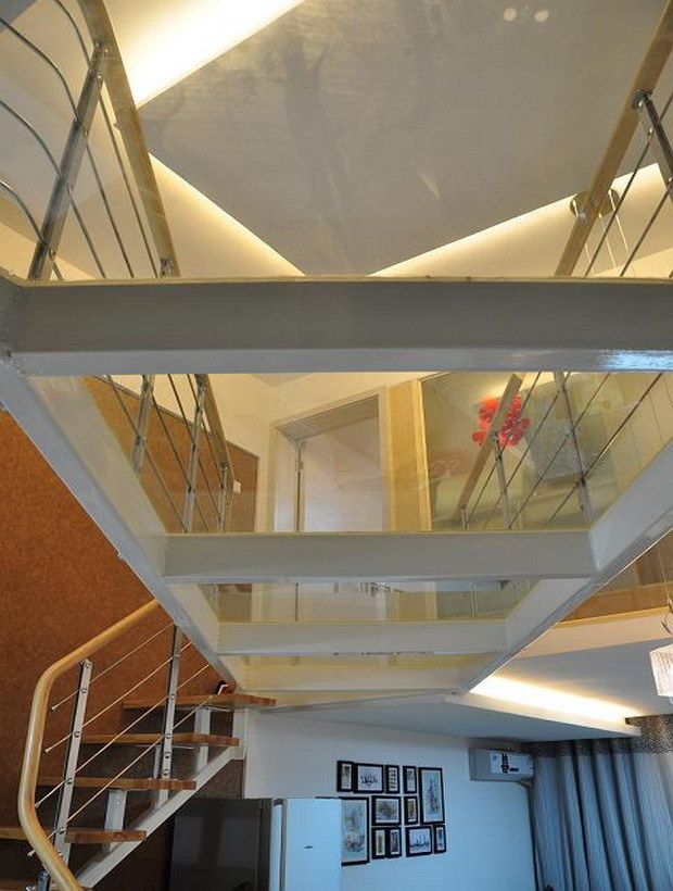 50平米一层变两层Loft~透明玻璃走廊（图） 