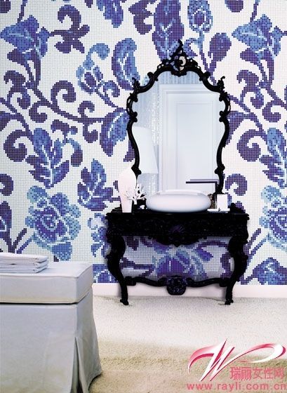 BISAZZA 蓝色花卉拼花图案 