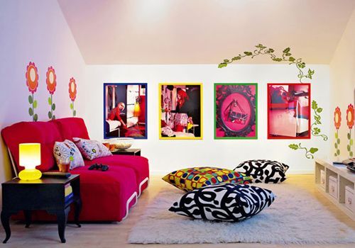 像能量守恒定律一样有限的空间容纳有限的元素于是家具给过多的色彩让位让这方天地依旧明艳和谐