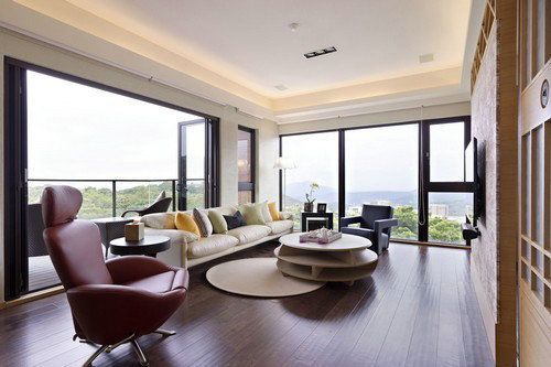 跳色的现代造型沙发总和全室的的混搭表情，精细的风格比例拿捏，混合出高雅的异国渡假风情