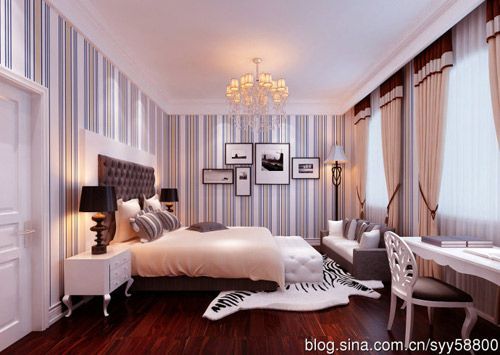 儿子卧室明亮、活泼，条纹壁纸给整体空间增添一丝色彩