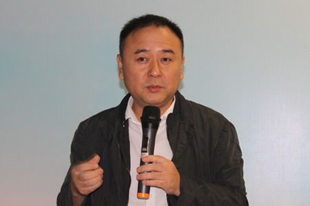 曲美家具董事长赵瑞海先生在出发仪式上讲话