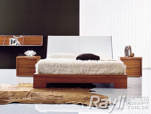 皮草质感的床品和地毯打造低调而奢华的品质空间