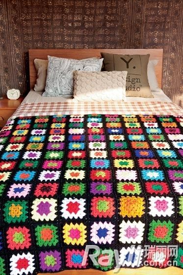 手工钩织的毯子给卧室空间加些亮点