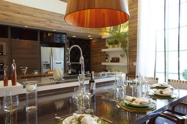 61平米的大厨房！ 精致餐厅区和酒窖设计欣赏 
