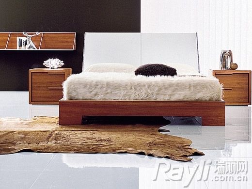 不同色彩和质感的皮草软装集聚卧室
