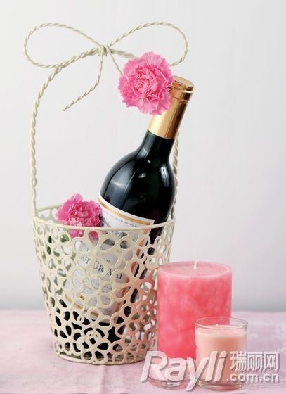 鲜花和美酒是诠释浪漫的最佳组合