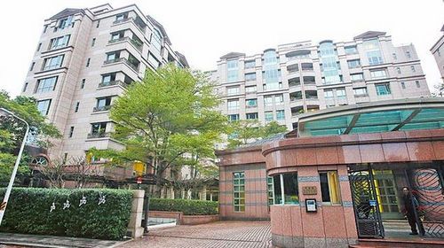 李登辉孙女坐拥4亿豪宅32岁仍未嫁 与狗共眠 