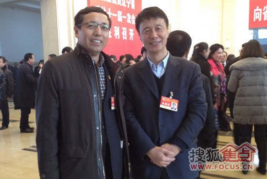 祖树武与省政协常委、省工商局副局长李长春在会场合影
