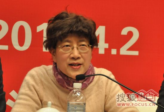 建材行业协会的常务副会长、秘书长沈美云