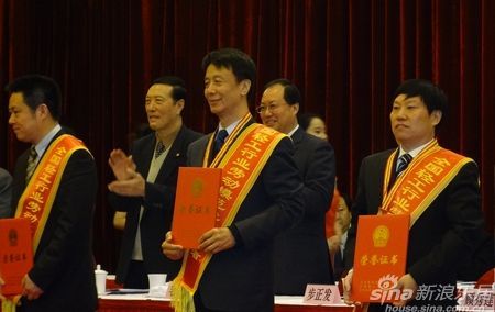 左数第二位辽宁省家具协会理事长祖树武