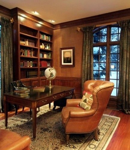 现代时尚的男性更重视书房的装饰，作为私人的空间，在书房里享受浮华过后的片刻宁静
