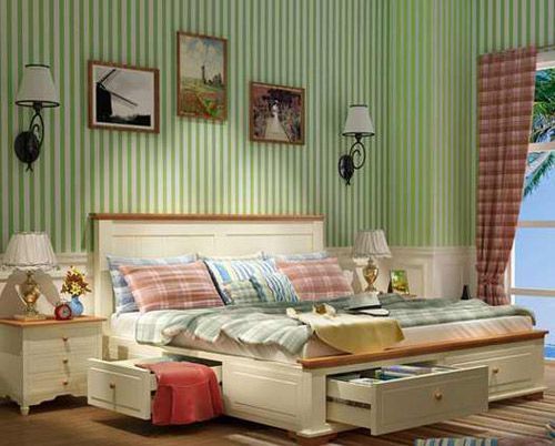 绿色的地中海风格带来明亮之感，但是收纳是整个卧室的亮处，不仅床头有两个小收纳柜，同样的整个床的下方也做了抽屉收纳的设计，而白色与绿色的设计让整个房间有着春天般的明艳