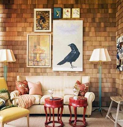木质墙壁很有童话般的风格,各种色彩的碰撞让这个小小的客厅很热闹