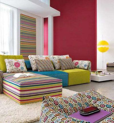 沙发的色彩在选择时最好能和整个客厅的风格相一致